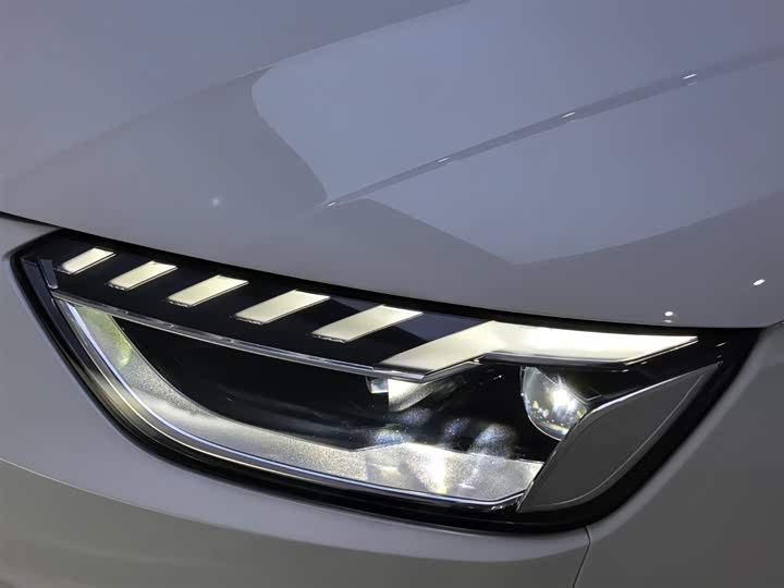 Фото 6 - Audi A4L