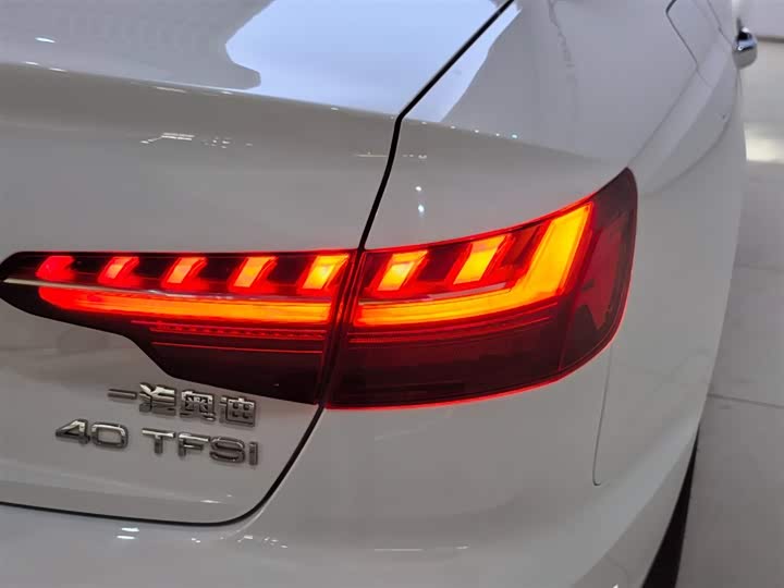 Фото 9 - Audi A4L