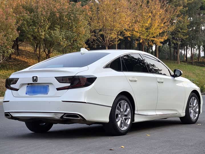 Фото 3 - Honda Accord