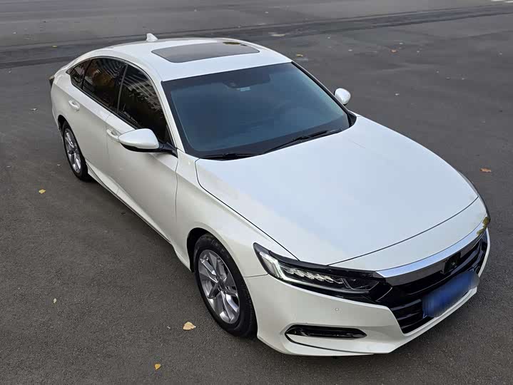 Фото 4 - Honda Accord