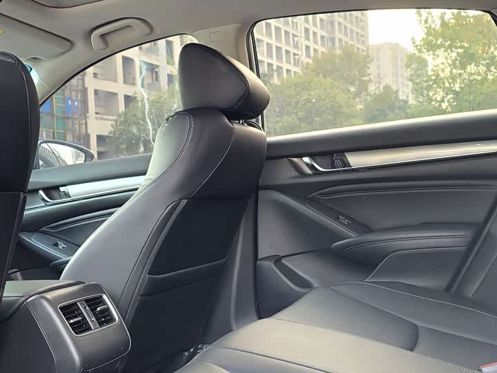 Фото 6 - Honda Accord