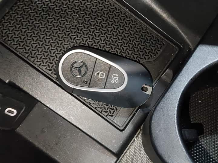 Фото 9 - Mercedes-Benz EQE