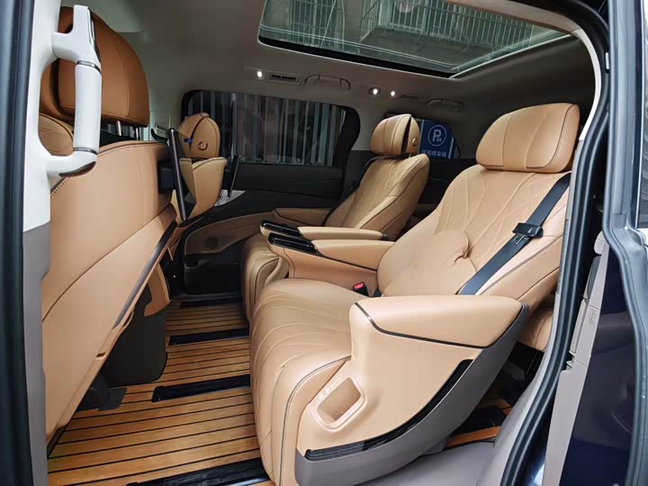 Фото 5 - Denza D9