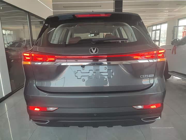 Фото 6 - Changan CS75