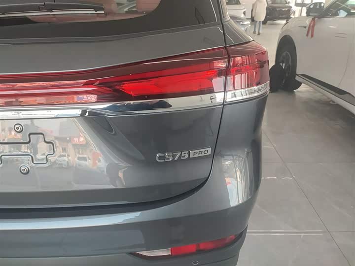 Фото 8 - Changan CS75