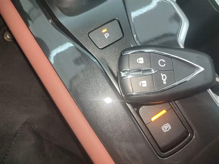 Фото 9 - Changan CS75