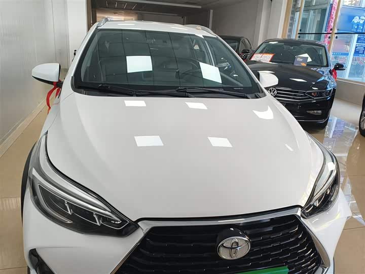 Фото 3 - Toyota Yaris L Hatchback