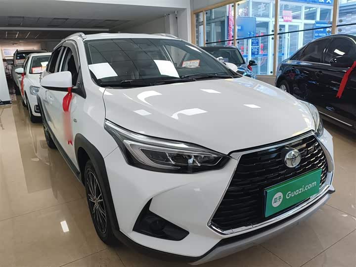 Фото 4 - Toyota Yaris L Hatchback