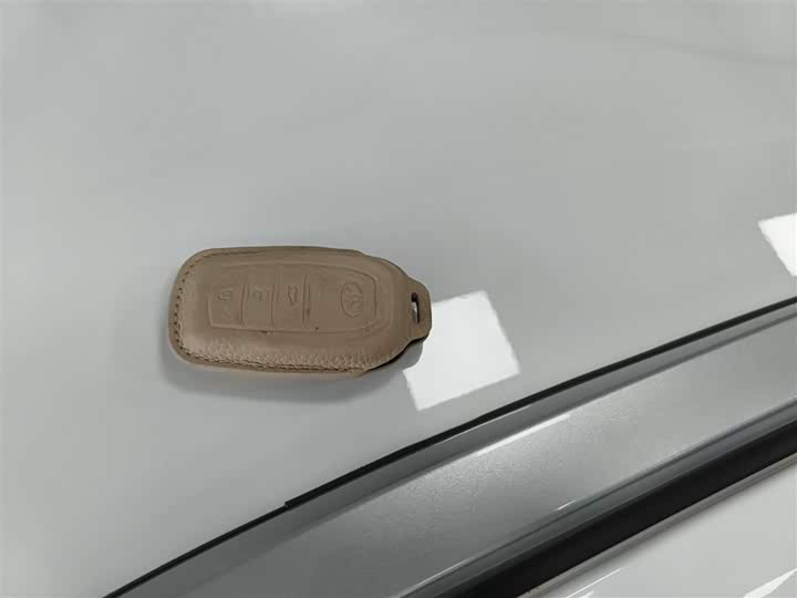 Фото 9 - Toyota Yaris L Hatchback