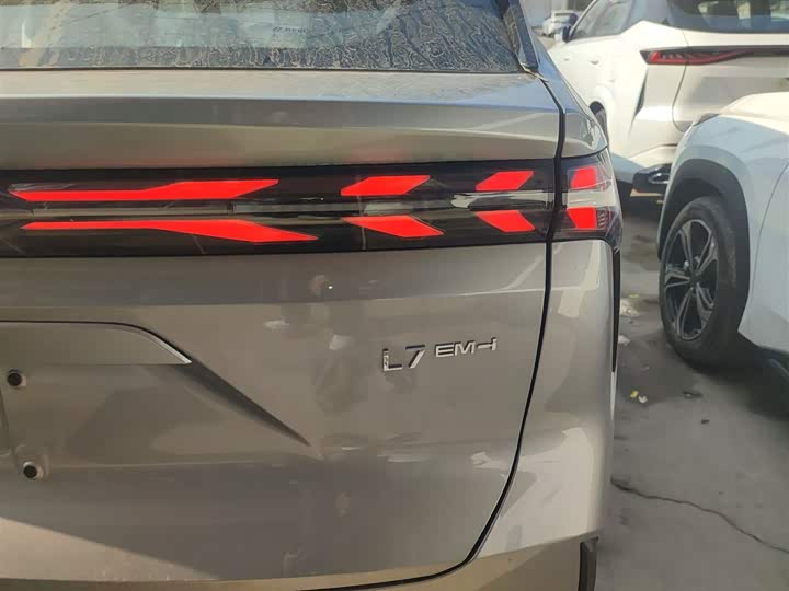 Фото 8 - Geely Galaxy L7