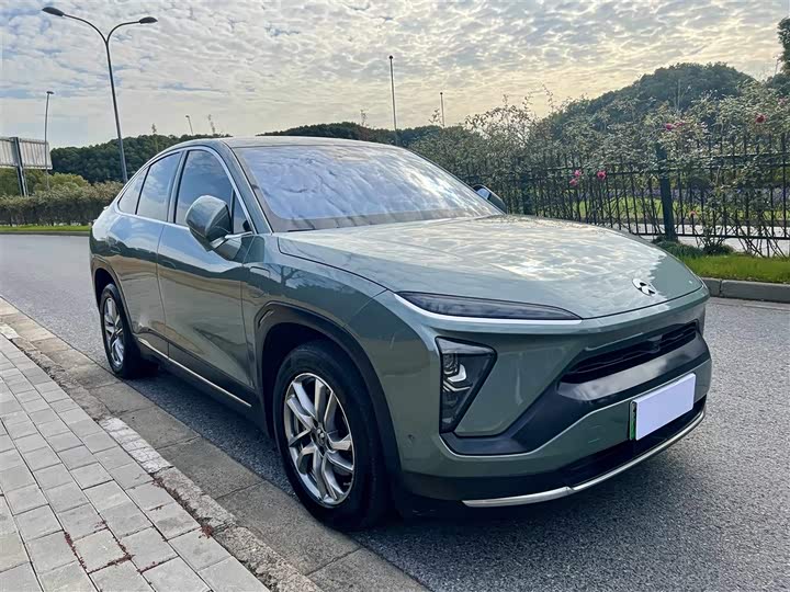 Фото 3 - Nio EC6