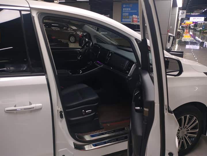 Фото 8 - GAC Trumpchi M8