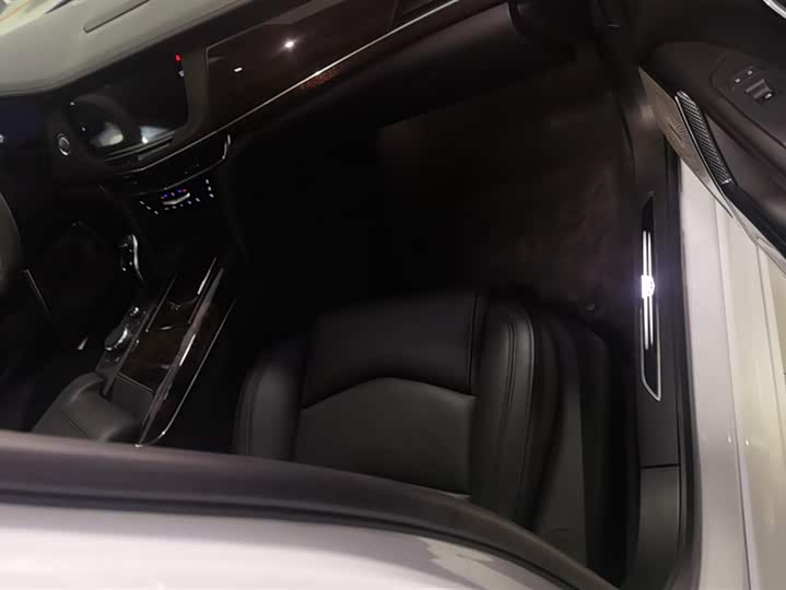 Фото 8 - Cadillac CT6