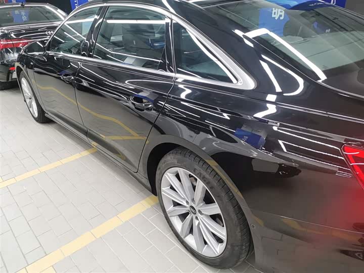 Фото 5 - Audi A6L