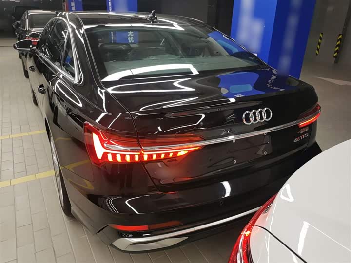 Фото 6 - Audi A6L