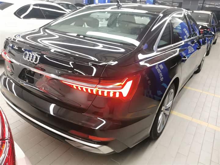 Фото 7 - Audi A6L