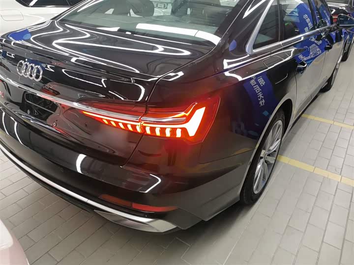 Фото 8 - Audi A6L