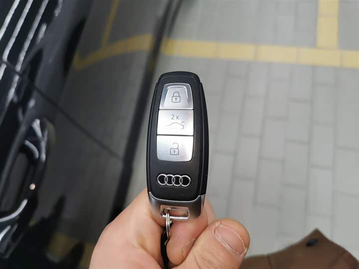 Фото 9 - Audi A6L