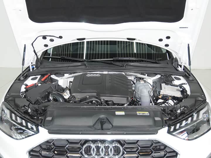 Фото 6 - Audi A4L