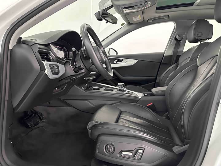 Фото 8 - Audi A4L