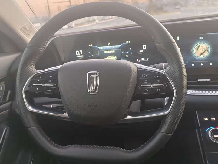 Фото 7 - Bestune B70