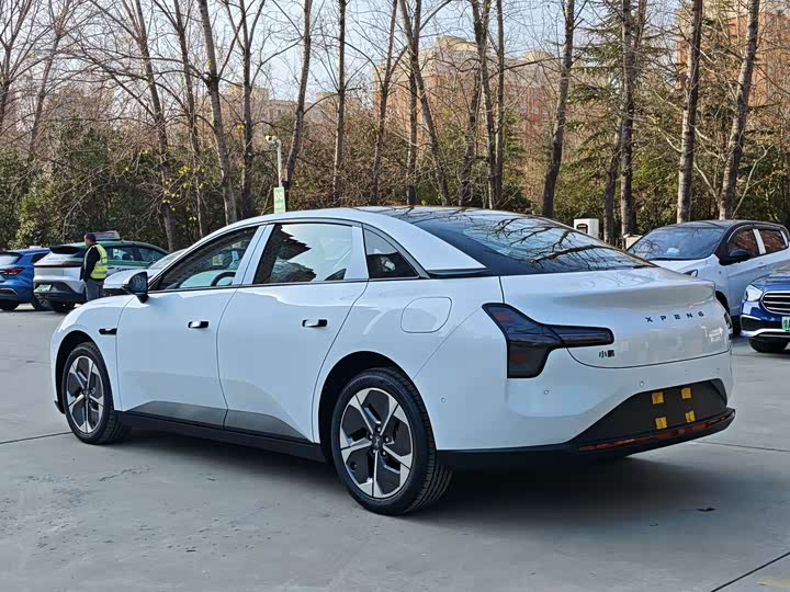 Фото 9 - XPeng Mona M03