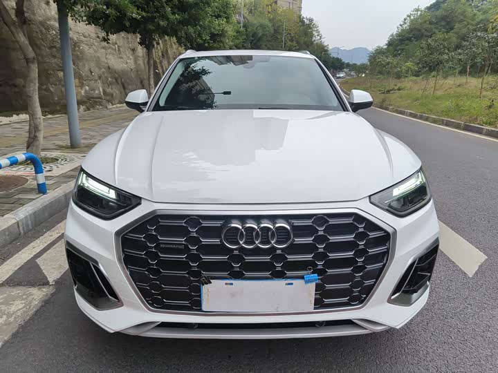 Фото 2 - Audi Q5L