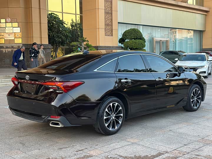 Фото 4 - Toyota Avalon