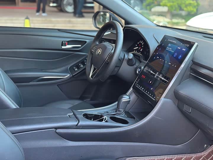 Фото 8 - Toyota Avalon