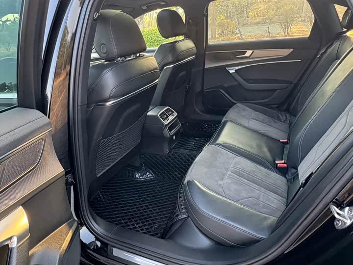 Фото 9 - Audi A6L