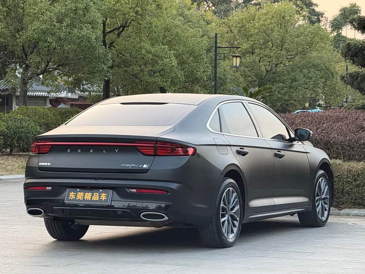 Фото 3 - Geely Preface