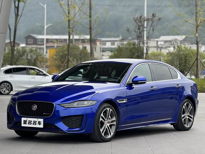 Фото 1 - Jaguar XE L