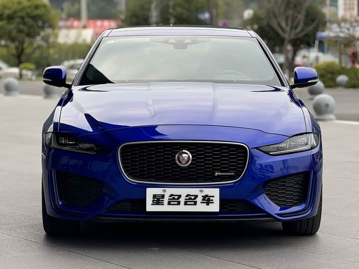 Фото 2 - Jaguar XE L