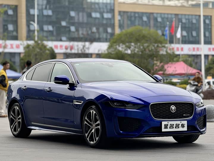 Фото 3 - Jaguar XE L