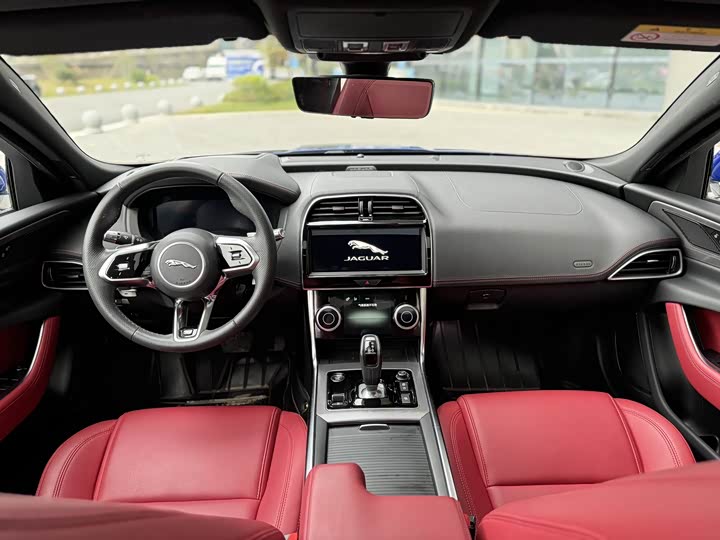 Фото 6 - Jaguar XE L