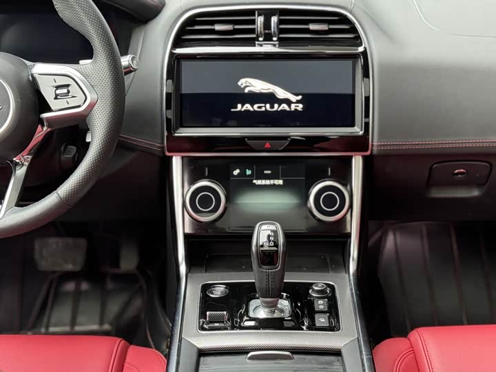 Фото 8 - Jaguar XE L