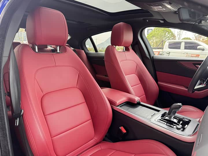 Фото 9 - Jaguar XE L