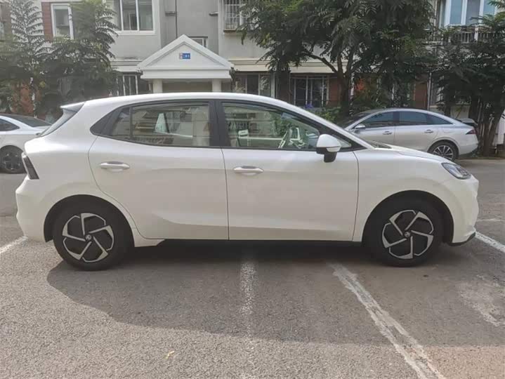 Фото 6 - MG Motor 4 EV