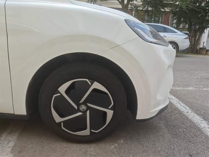 Фото 8 - MG Motor 4 EV