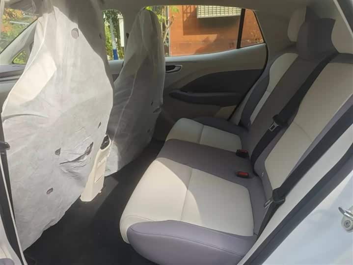 Фото 9 - MG Motor 4 EV