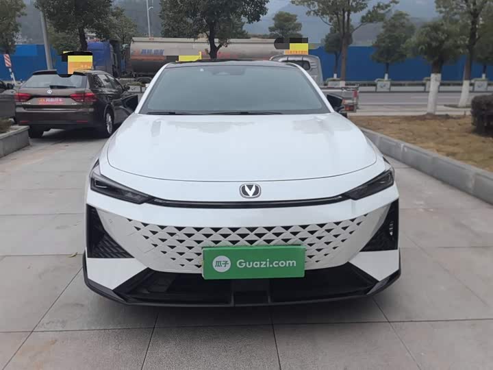 Фото 3 - Changan UNI-V