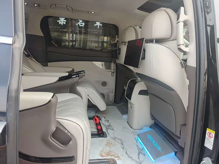 Фото 5 - Denza D9