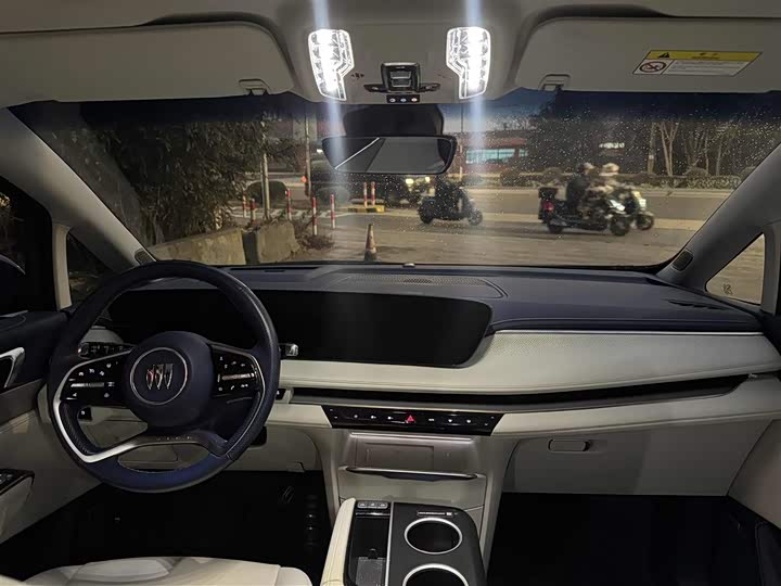 Фото 7 - Buick GL8 Hybrid