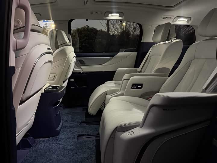 Фото 9 - Buick GL8 Hybrid