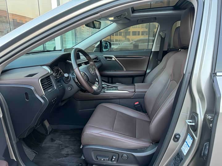 Фото 4 - Lexus RX