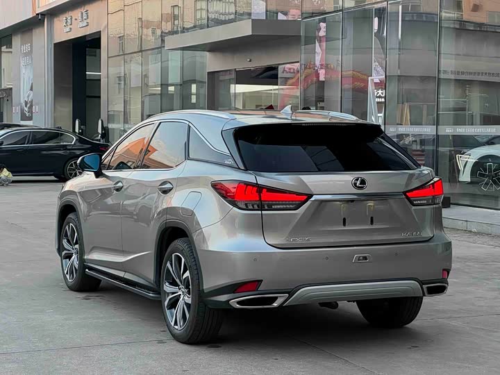 Фото 9 - Lexus RX