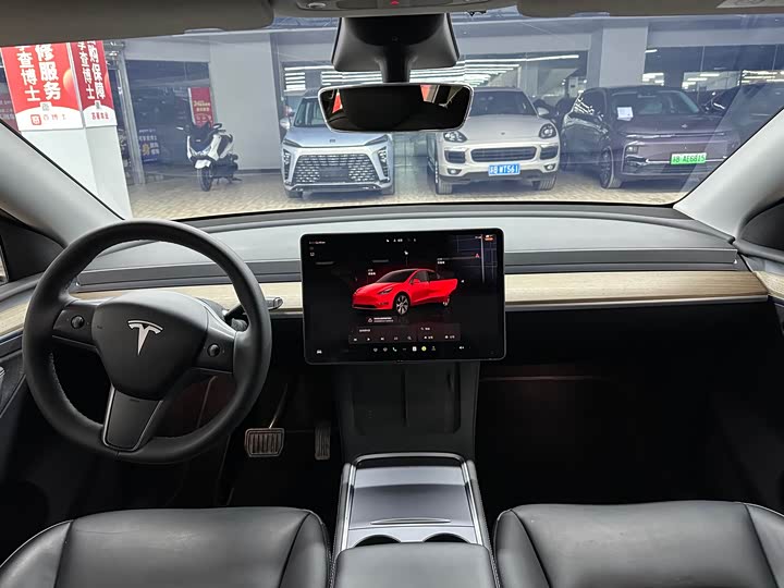 Фото 6 - Tesla Model Y