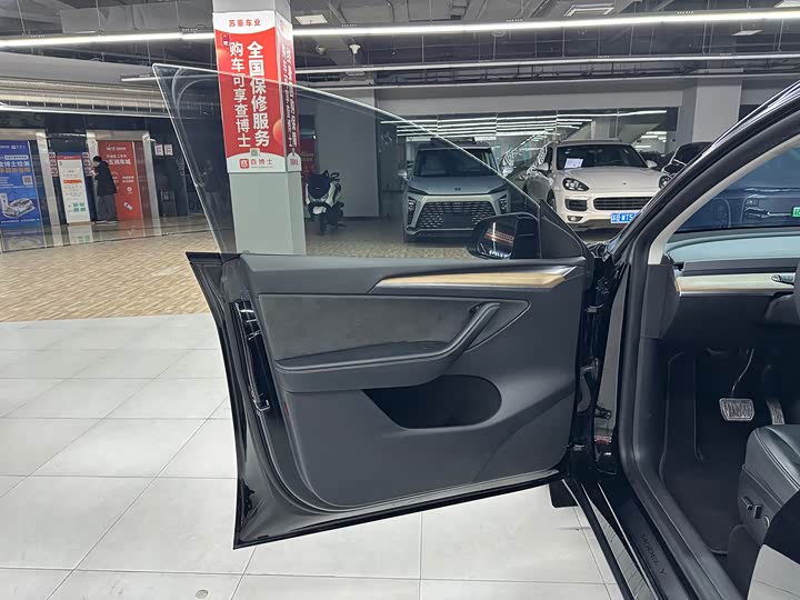 Фото 8 - Tesla Model Y