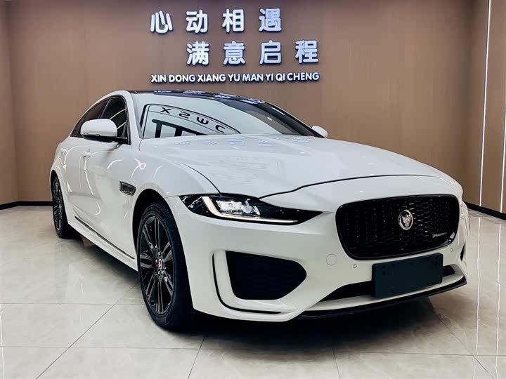 Фото 2 - Jaguar XE L