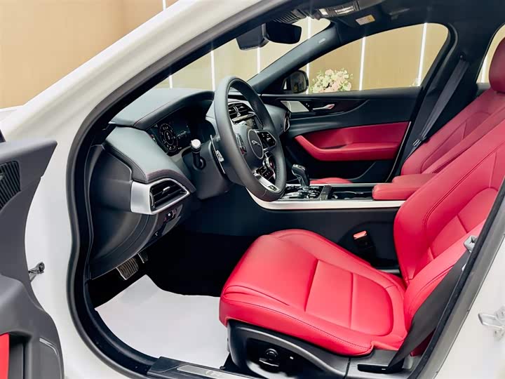 Фото 5 - Jaguar XE L